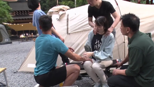 坐姿 · 全景 · 自然 · 休闲装 · 按摩 · 多人场景 · 帐篷 · 露营地