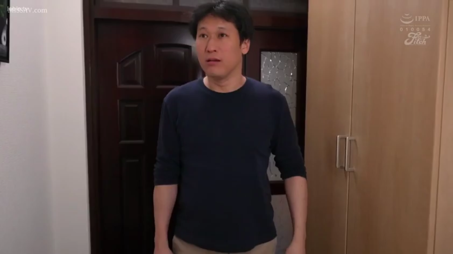 过膝袜 · 私处特写 · 客厅 · 学生包 · M字开腿 · 暴露触摸 · 戴眼镜微笑
