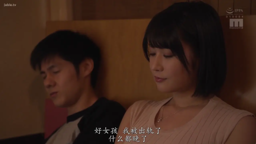 室内 · 坐姿 · 中景 · 平静 · 无袖针织衫 · 休息