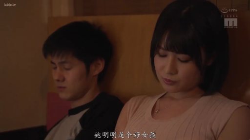 Indoor · Sitting Posture · Medium shot · 平静 · Sleeveless top · 坐着