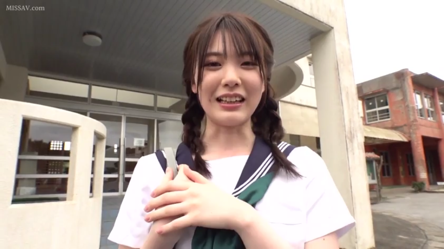 自然 · 面部特写 · 水手服 · 书包 · 学校门口 · 清晨或白天自然光