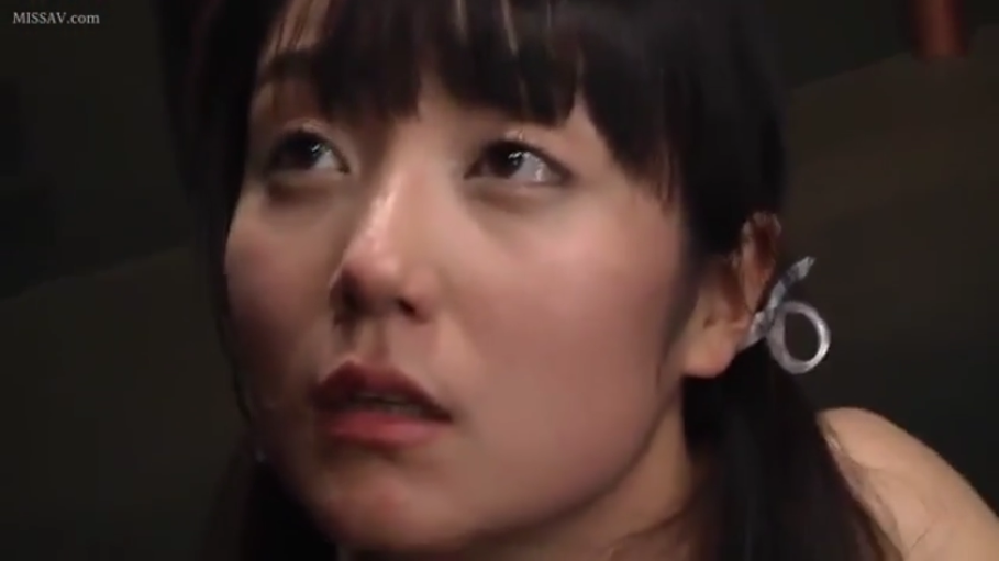 揉乳 · 中景 · 陶醉 · 站姿 · 楼梯间 · 职业装 · 办公室偷情 · 楼梯栏杆