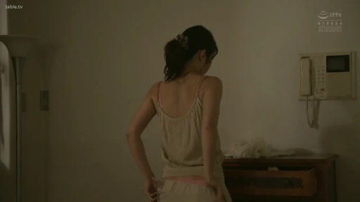 性交 · 红色蕾丝内衣 · 中景 · 欢愉 · 有男伴 · 地下室 · 油桶 · 抱姿