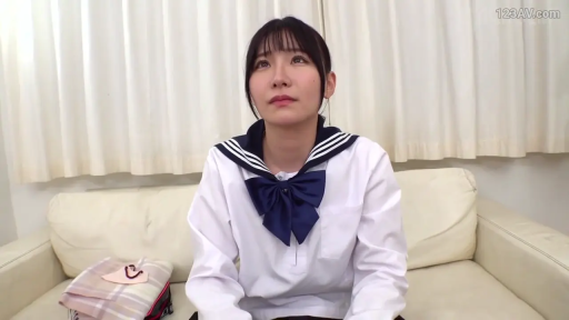 室内 · 座り姿勢 · 憂鬱 · ソファ · 上半身 · 水手服 · 仰望 · 齐刘海