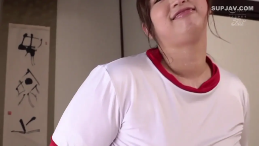 室内 · 愉悦 · 仰头 · 运动服 · 静态 · 出汗 · 颈部