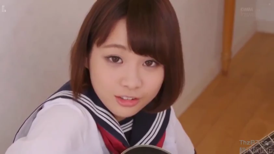 Indoor · Bend over · 自然 · Stare · Sailor suit · 短发 · 头部特写 · Guitar