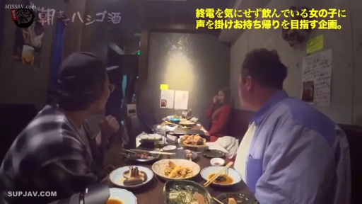 坐姿 · 办公室 · 白色衬衫 · 第一人称视角 · 托腮 · 无辜 · 办公家具 · 五官