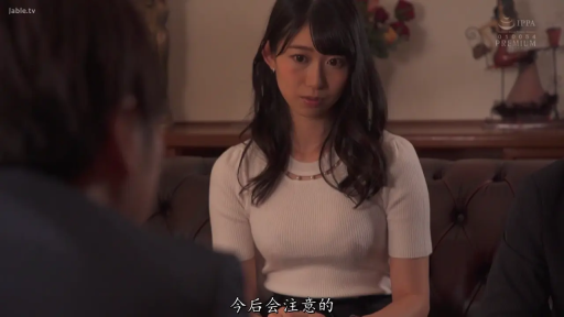 坐姿 · 严肃 · 客厅 · 项链 · 对话 · 剧情 · 白色针织衫