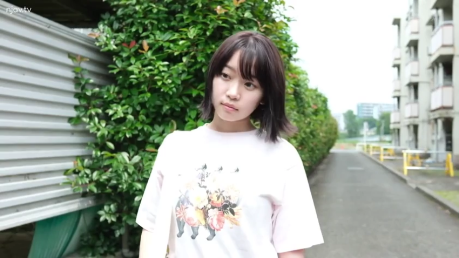 站立 · 和室 · 平静 · 半身 · 展示内衣 · 丰满 · 浅蓝色连衣裙
