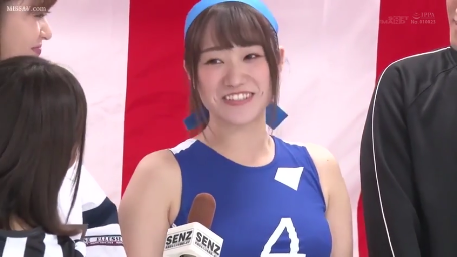 室内 · 站立 · 中景 · 运动服