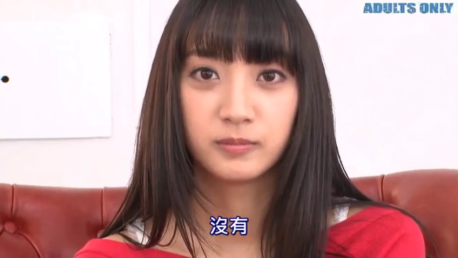 Indoor · Sitting Posture · Leather sofa · 面部特写 · 注视镜头 · 红色上衣 · 长直发 · 平静表情