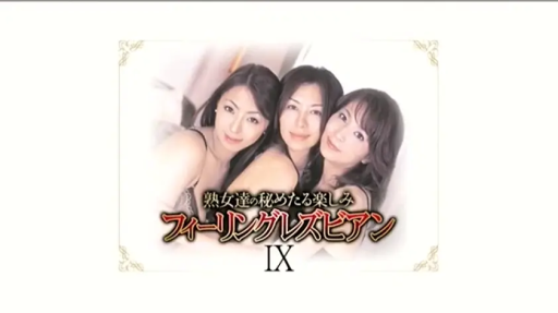 顔部のクローズアップ · 诱惑 · 影棚 · 三人 · 封面拍摄 · 性感吊带内衣 · 亲密靠拢 · 艺术字标题