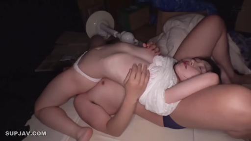 骑乘位 · 性交 · 卧室 · 蓝色内裤 · 床垫 · 模糊 · 身体