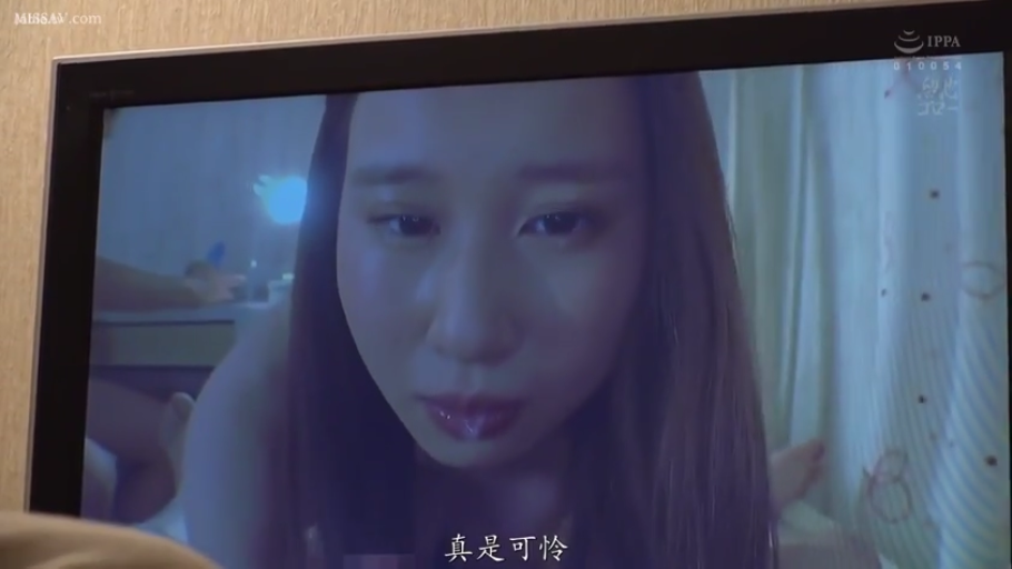 室内 · 哀怜 · 俯身 · 脸部特写 · 裸体 · 中文字幕 · 注视 · 电视机