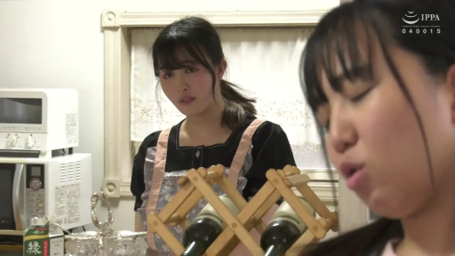 全裸 · 卧室 · 愉悦 · 仰卧开腿 · 指交 · 阴毛 · 生殖器 · 条纹床单