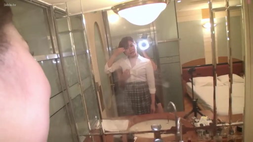 室內 · 臉部特寫 · 站立 · 白襯衫 · 微笑 · 誘惑 · 凝视