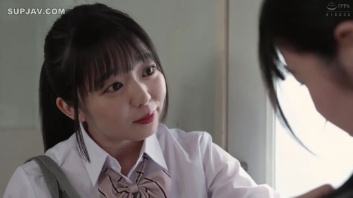 室内 · 交谈 · 站立 · 校服领结 · 面部特写 · 学生妹 · 书包带 · 委屈忧虑