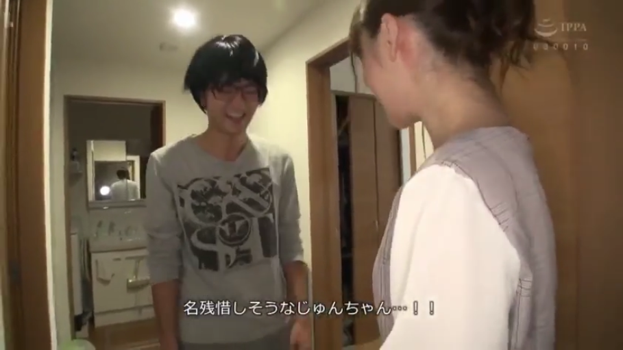 跪坐 · 专注 · 浴室 · 浴缸 · 手交 · 体操服 · 半露乳 · 无保护性交行为