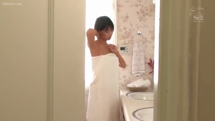 面部 · 卧室 · 享受 · 白衬衫 · 露点 · 侧卧 · 手表 · 被揉乳