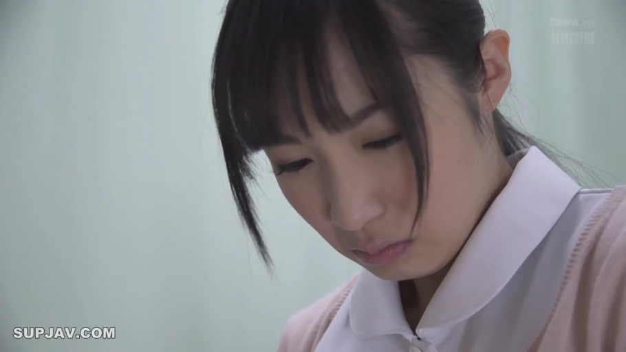坐姿 · 严肃 · 沉思 · 扶手 · 成人内容 · 地铁 · 西装 · 侧脸特写