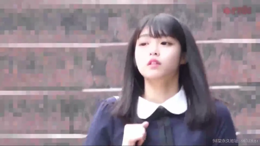 面部 · 憂鬱 · 站立 · 清纯 · 户外 · 学生装 · 观望