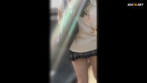 接吻 · 遮挡 · 灰短裙 · 中景 · 沉醉 · 室内窗边 · 立位抱起