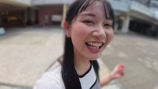 脸部 · 站立 · 户外 · POV · 大笑 · 开心 · 日常装