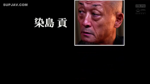 室內 · 嚴肅 · 面部特寫 · 注視 · 黑色上衣 · 侧头 · 中年男性