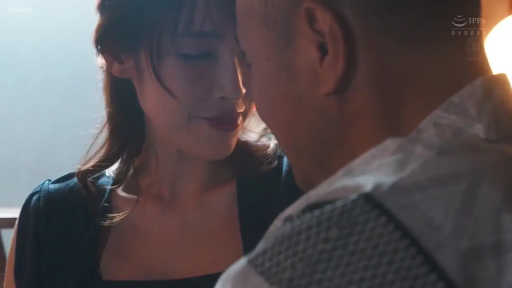 室内 · 面部特写 · 中文字幕 · 交流 · 黑色连衣裙 · 温柔 · 依偎