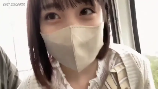 Indoor · Close-up of the face · 自然 · Gaze · Casual wear · 口罩 · 正面 · Amateur