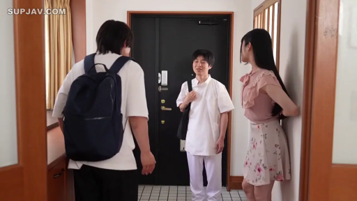 交谈 · 站立 · 全景 · 微笑 · 玄关 · 背包 · 日常服