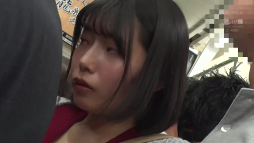 站姿 · 面部特寫 · 電車 · 红色上衣