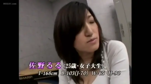 坐姿 · 脸部 · 字幕 · 平静 · 更衣室 · 储物柜 · 自我介绍 · 珍珠项链