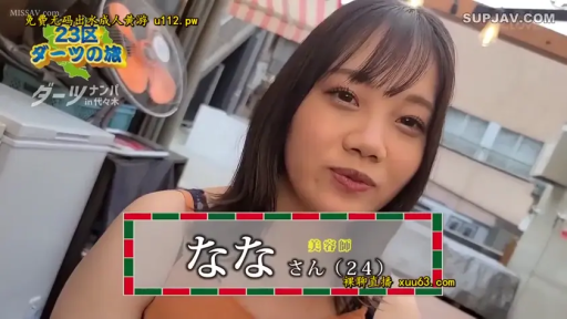 会話 · 自然 · 顔のクローズアップ · 屋外 · 街头采访 · 正面面对镜头 · 橙色吊带衫