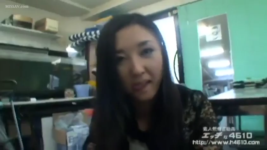 Sitting Posture · Conversation · Face · 办公室 · Office desk · 自然 · Mature woman · 蕾丝衫