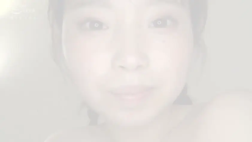 室内 · 脸部 · 自然 · 裸体 · 凝视 · 正面 · 过曝