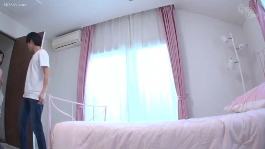 室内 · 脸部特写 · 微笑 · 注视 · 黑色毛衣 · IPPA · 正对镜头