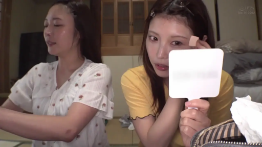 室内 · 性交 · 全裸 · 仰卧 · 挣扎 · 面部与乳房特写 · 独特视角