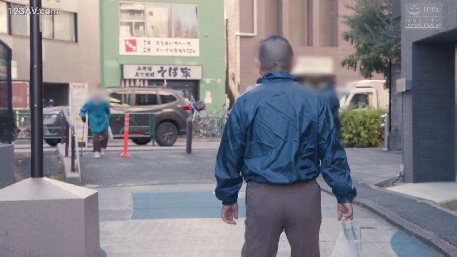 忧郁 · 站立 · 街道 · 行走 · 侧脸特写 · 灰色大衣 · 虚化前景