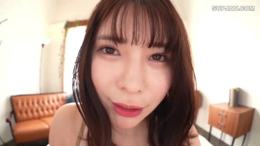 坐姿 · 卧室 · 胸部特写 · 巨乳 · 床 · 诱惑 · 揉搓乳房 · 浅色胸罩