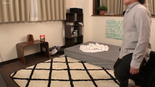 Bedroom · Stand · 全景 · 居家 · 床垫 · 走动 · 灰色衬衫