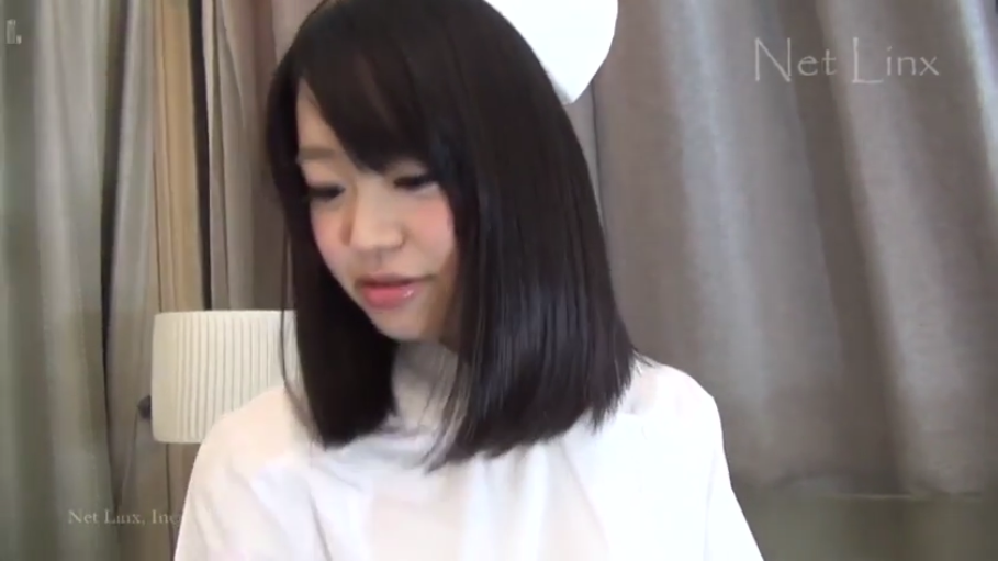 室内 · 坐姿 · 护士服 · 上半身