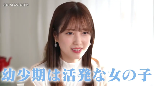 室内 · 坐姿 · 脸部特写 · 甜美 · 微笑 · 白色高领毛衣 · 清纯