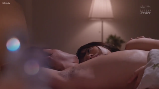 全裸 · 寝室 · 中景 · 躺卧