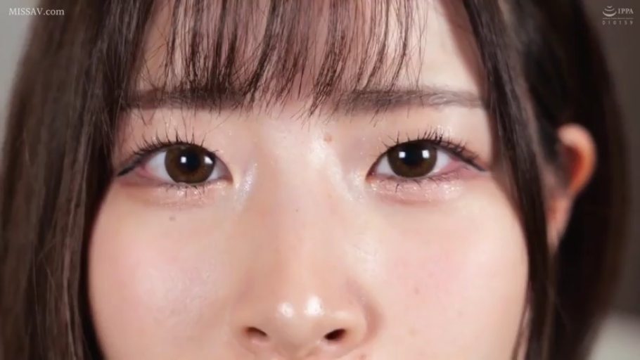 室内 · 平静 · 面部特写 · 注视 · 不详 · 齐刘海 · 正面直视