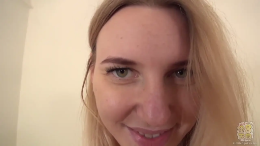 室内 · 面部 · 注视 · 俯视 · 坏笑 · 大头照