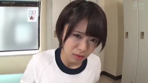 交谈 · 卧室 · 中景 · 微笑 · 书桌 · 盘腿坐 · 白色发带 · 居家生活