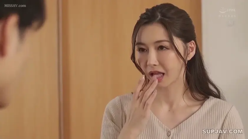 室内 · 面部特写 · 米色针织衫