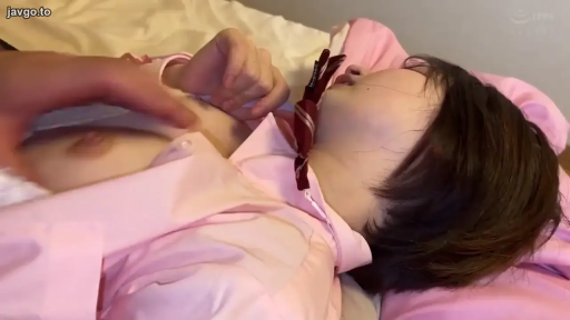 胸部 · 揉乳 · 迷离 · 仰卧 · 床上 · 制服 · 粉色衬衫