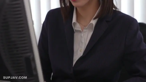 座り姿勢 · 办公室 · 平静 · パソコン · ビジネススーツ · OL · 办公 · 上半身特写